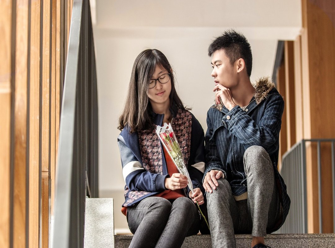 Crafting the Perfect Message to Accompany the Flowers